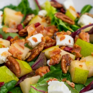 Pear salad with bacon and goat cheese