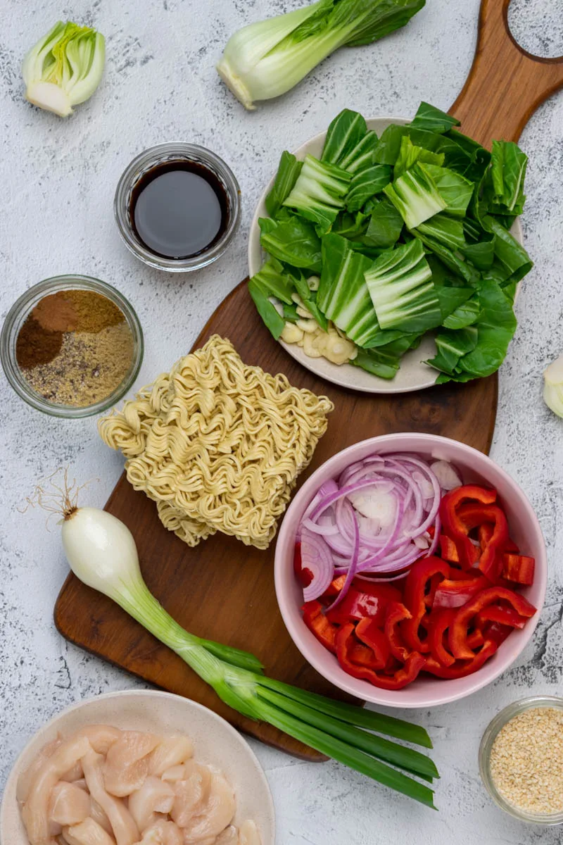 Stir fry chicken with noodles and vegetables