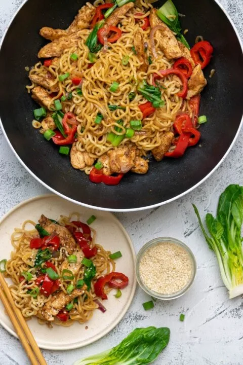 Stir fry chicken with noodles and vegetables