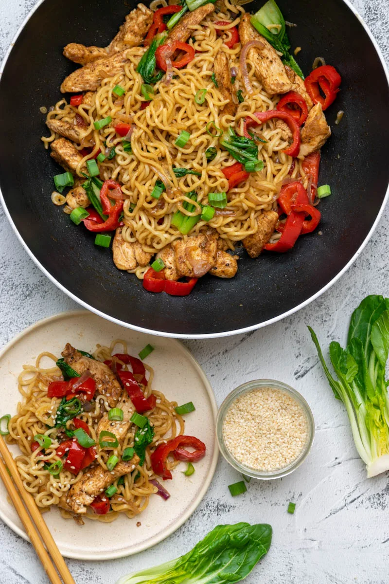 Stir fry chicken with noodles and vegetables