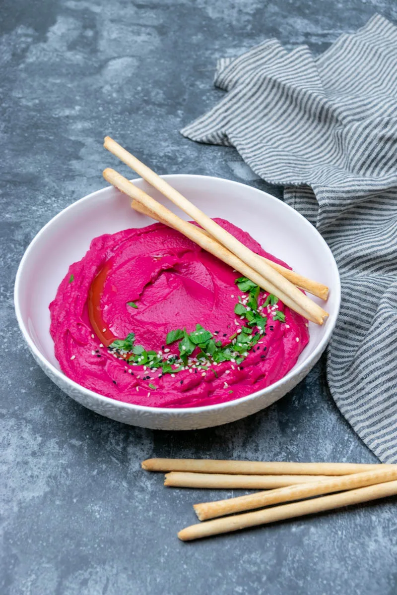 Easy white bean hummus with beetroots
