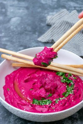 White bean hummus with beetroot