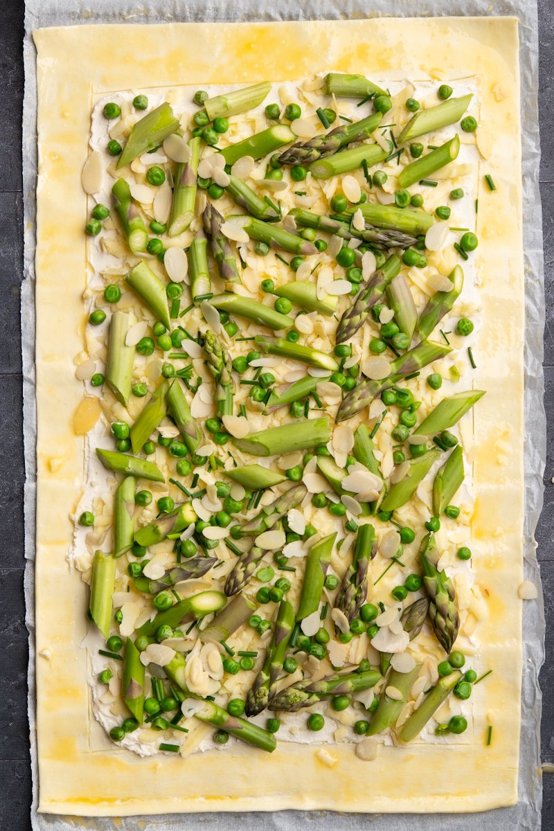 Puff pastry asparagus tart 