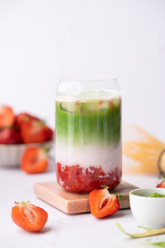 truskawkowe matcha latte