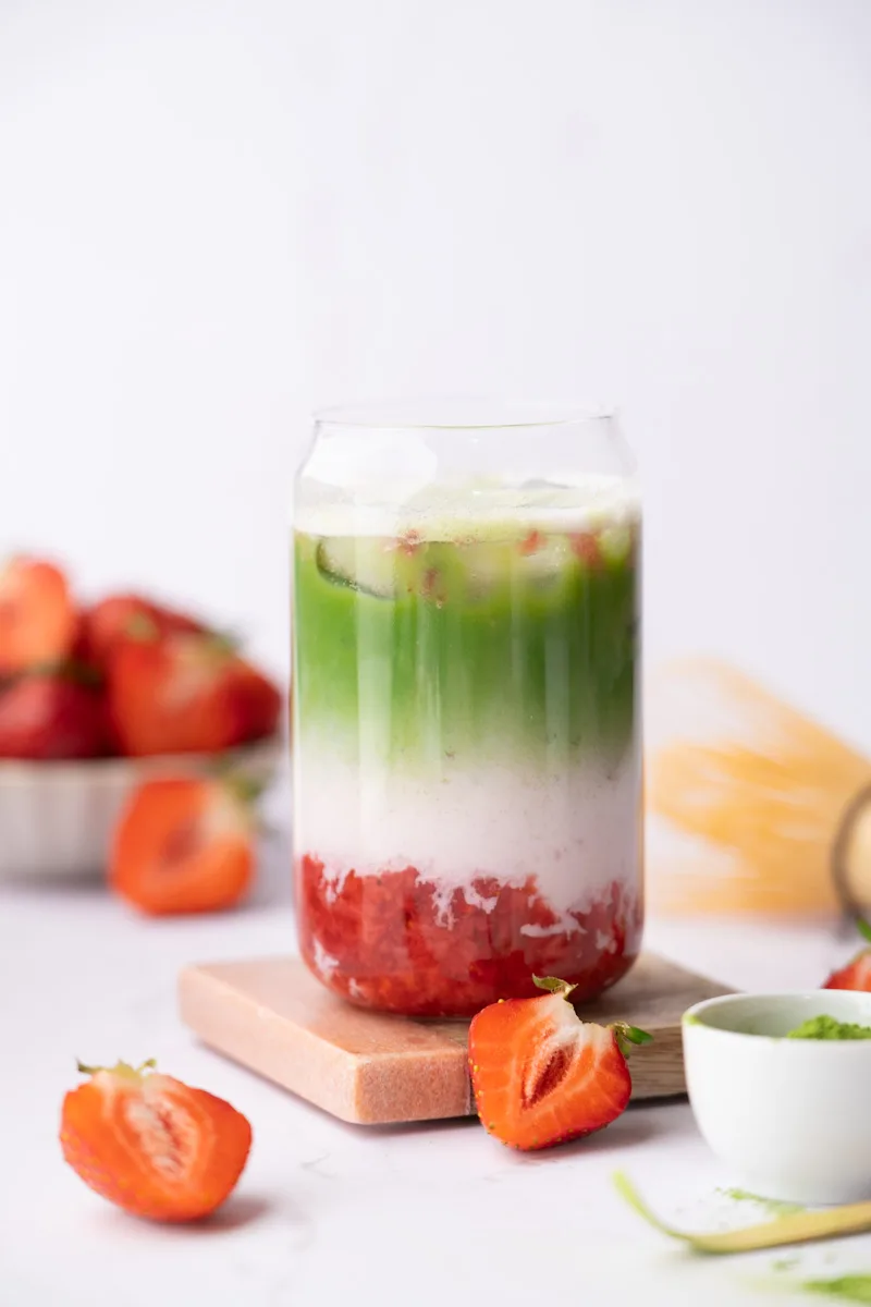 truskawkowe matcha latte