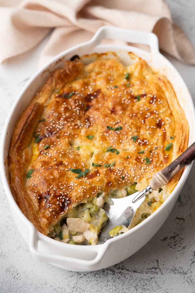 zapiekanka z kurczakiem i ciastem francuskim